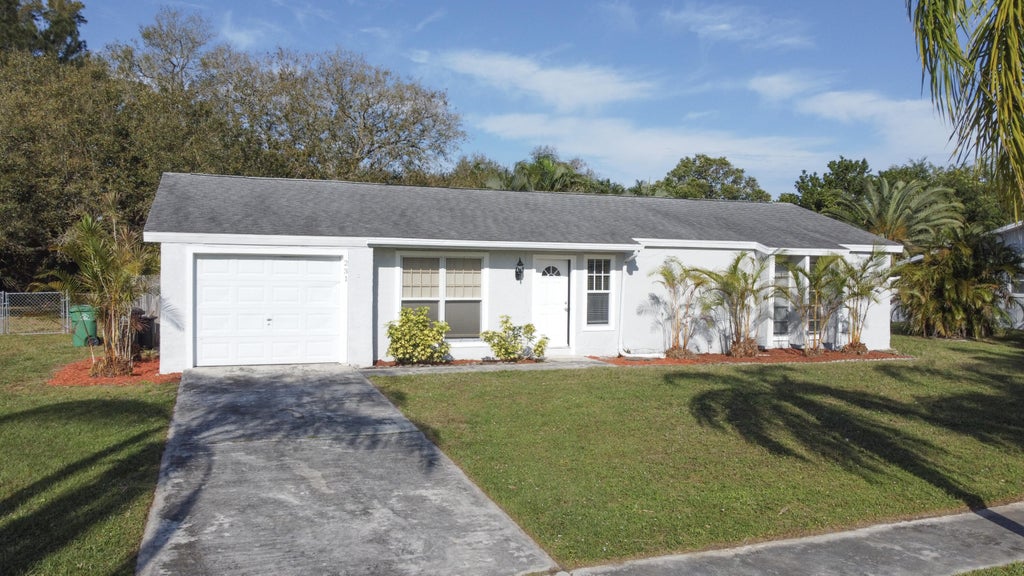 Photo of 231 NE SOLIDA Circle, Port Saint Lucie, FL 34983 (MLS # B26076566)