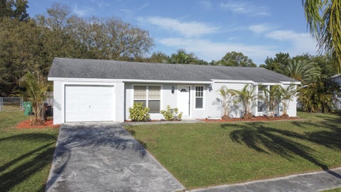 Photo of 231 NE SOLIDA Circle, Port Saint Lucie, FL 34983 (MLS # B26076566)