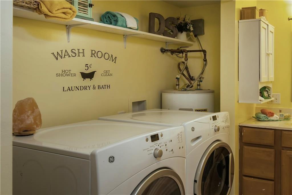 ROCKRIDGE SUB UNIT 3 - Residential Lease