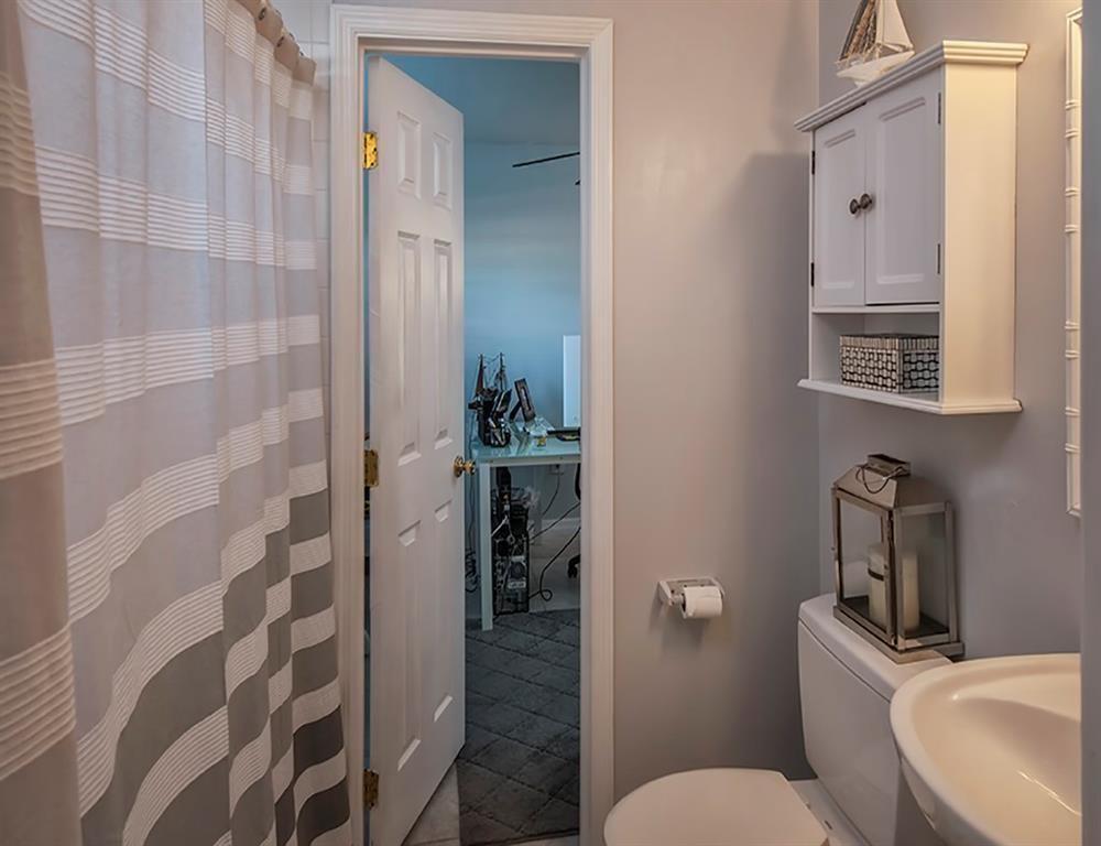 ROCKRIDGE SUB UNIT 3 - Residential Lease