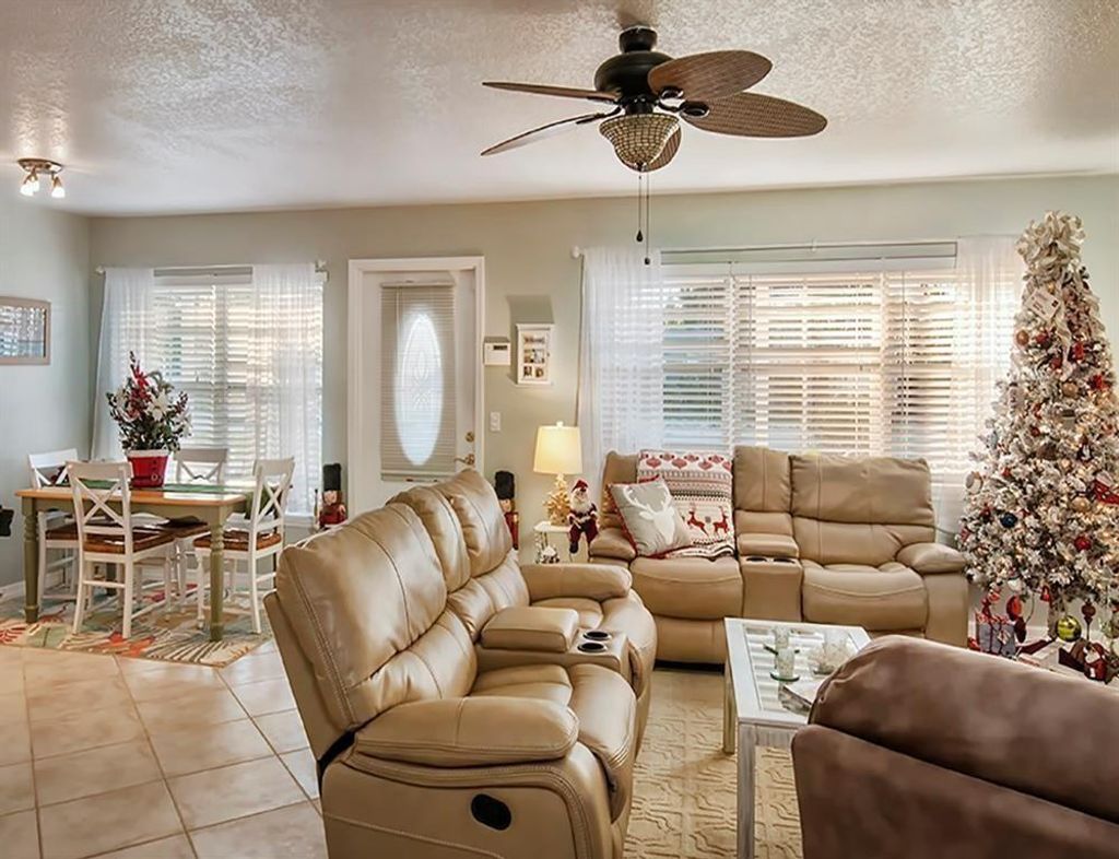 Photo of 1550 4th Avenue, Vero Beach, FL 32960 (MLS # R11148617)