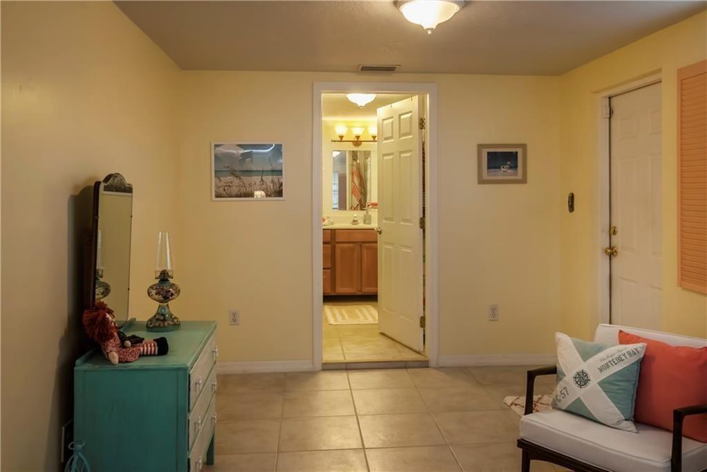 ROCKRIDGE SUB UNIT 3 - Residential Lease