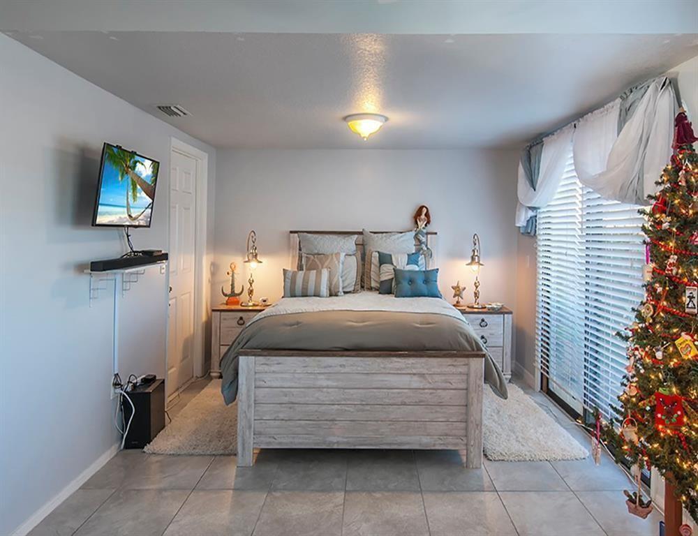 ROCKRIDGE SUB UNIT 3 - Residential Lease