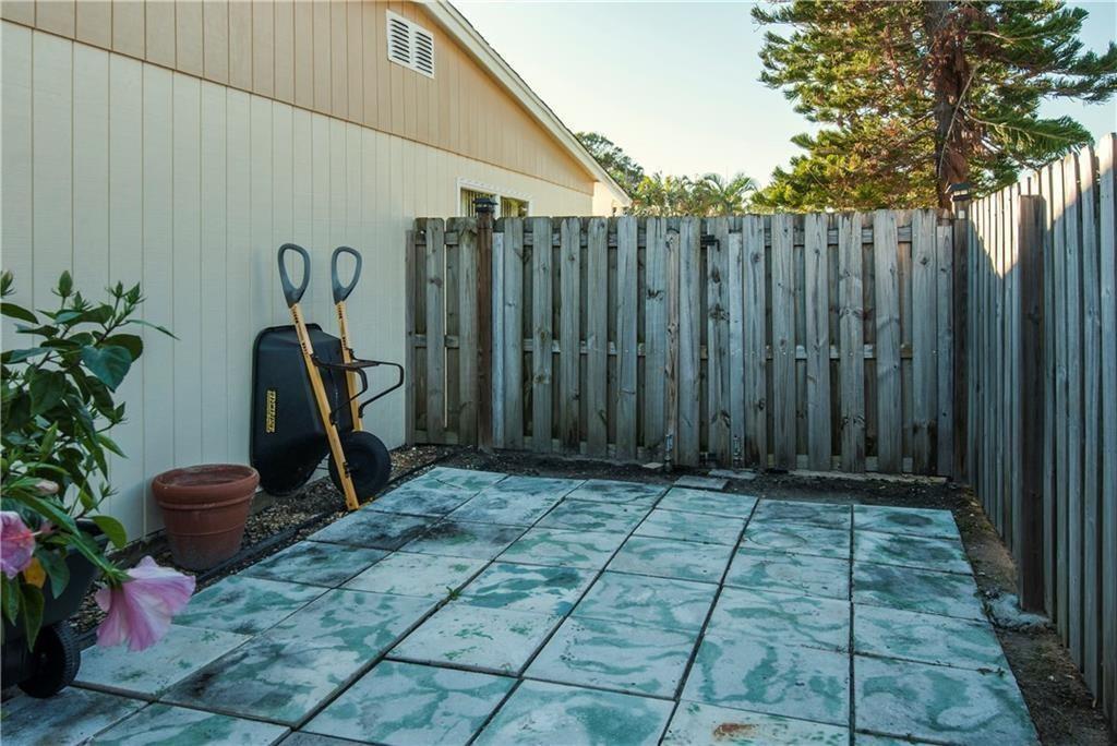 ROCKRIDGE SUB UNIT 3 - Residential Lease