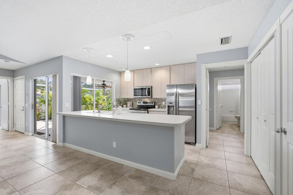 Photo of 10701 Chapman Oak Court, Palm Beach Gardens, FL 33410 (MLS # B26052931)