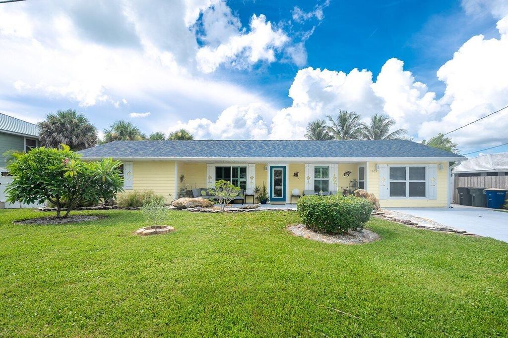 Photo of 1805 Plover Avenue, Fort Pierce, FL 34949 (MLS # R11004967)