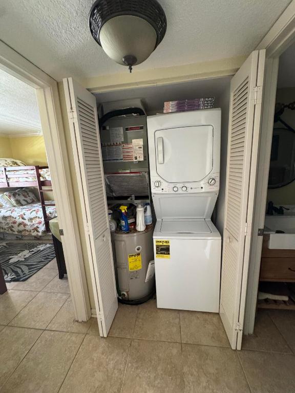 OCEAN HARBOUR SOUTH CONDOMINIUM - Residential Lease