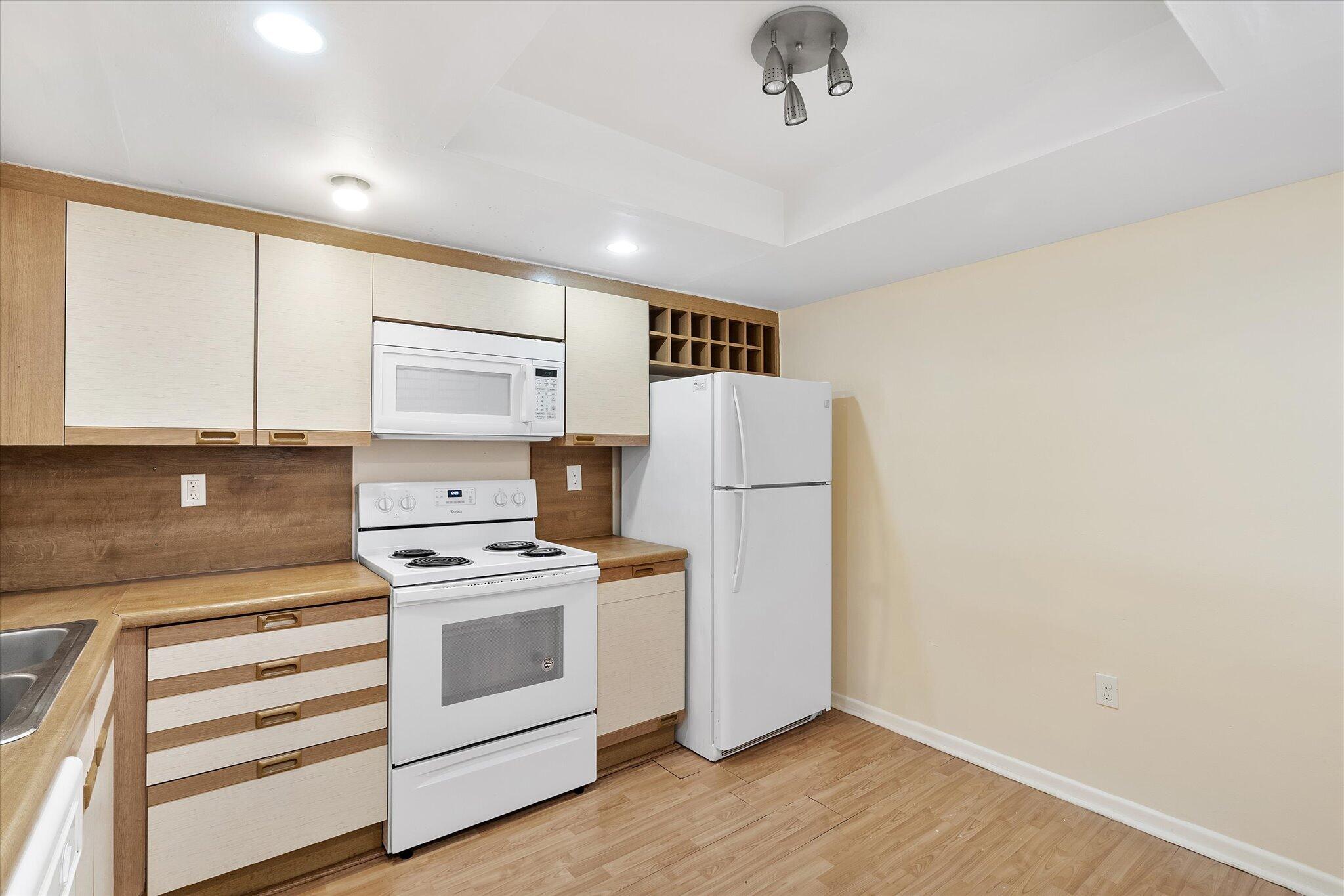 KENLAND BEND SOUTH CONDO PH I-IV - Residential