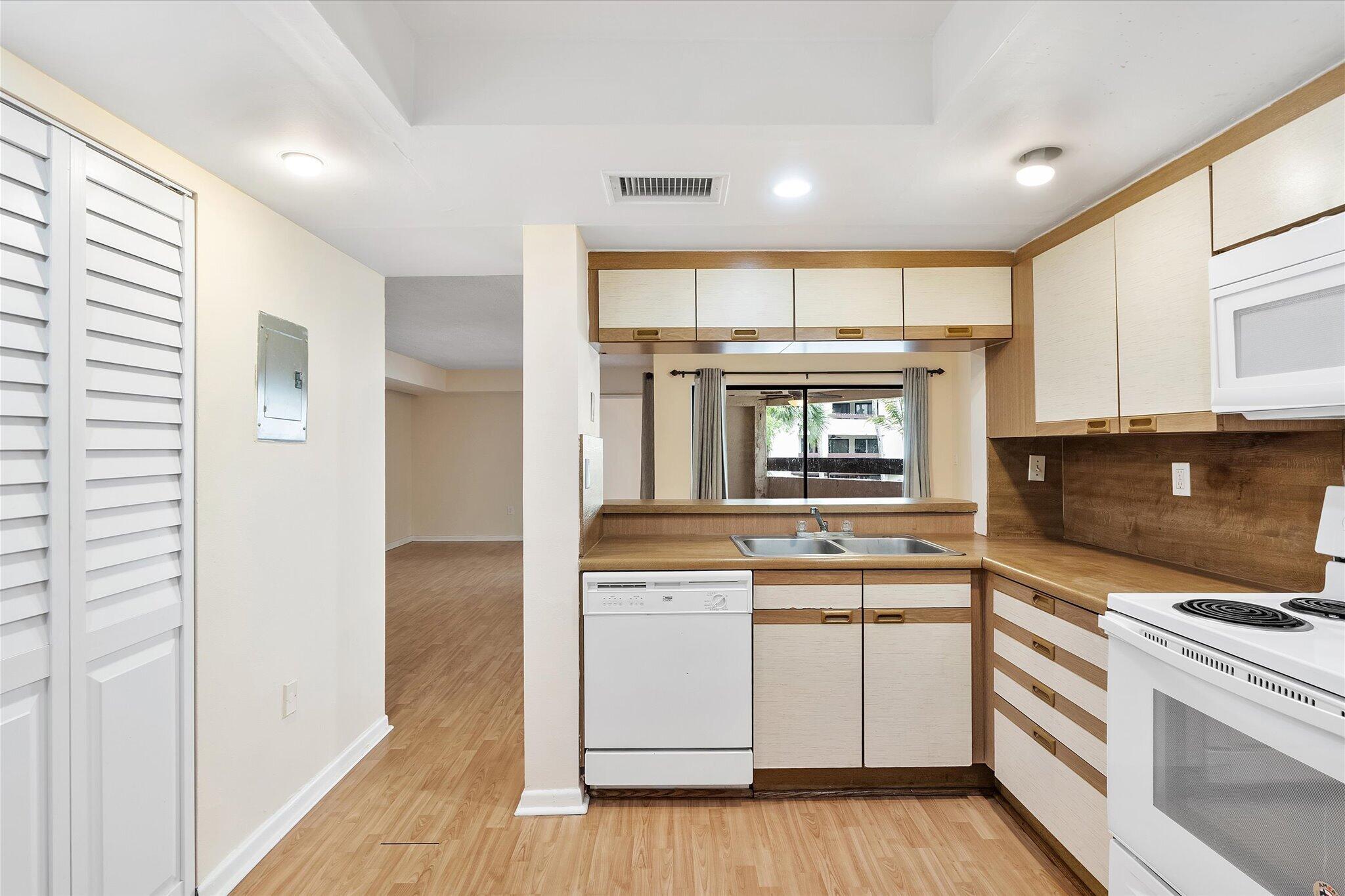 KENLAND BEND SOUTH CONDO PH I-IV - Residential