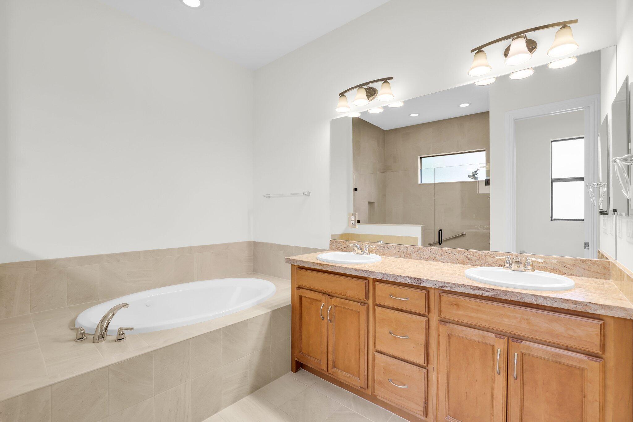 PARKLAND ROYALE - Residential