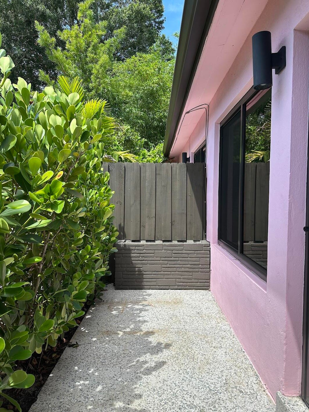 Photo of 1117 NE 17TH Way, Fort Lauderdale, FL 33304 (MLS # B26078210)