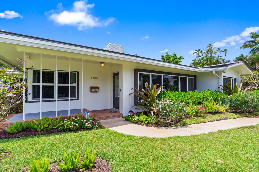 Photo of 1705 NE 26th Avenue, Fort Lauderdale, FL 33305 (MLS # B26037284)