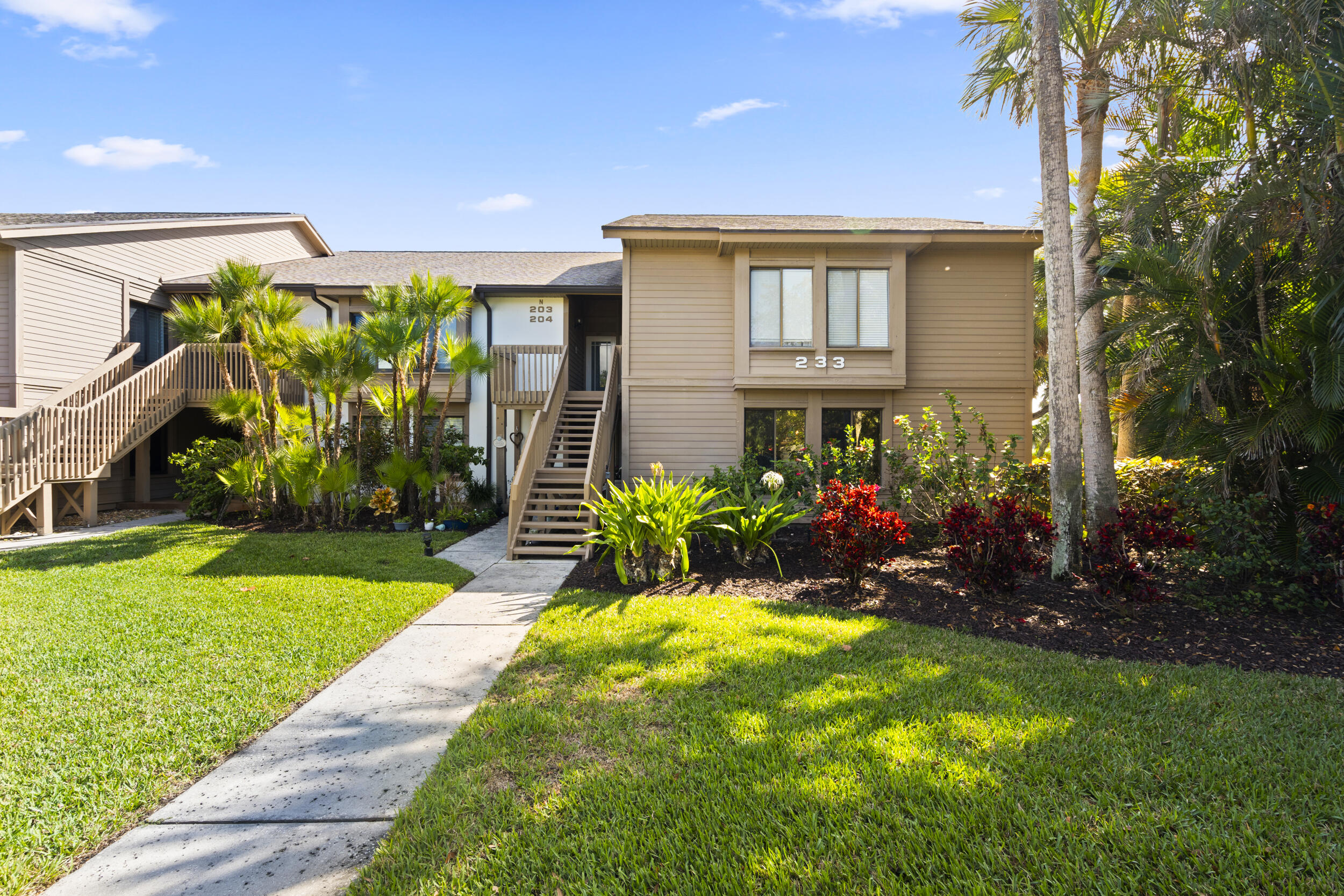 233 NE Edgewater Drive 104
