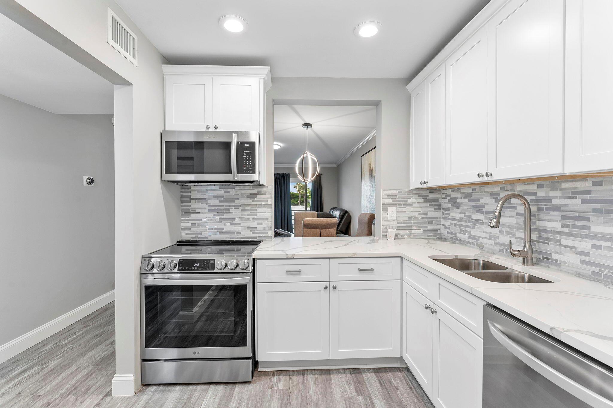 GOLDEN LAKES VILLAGE COND - Residential