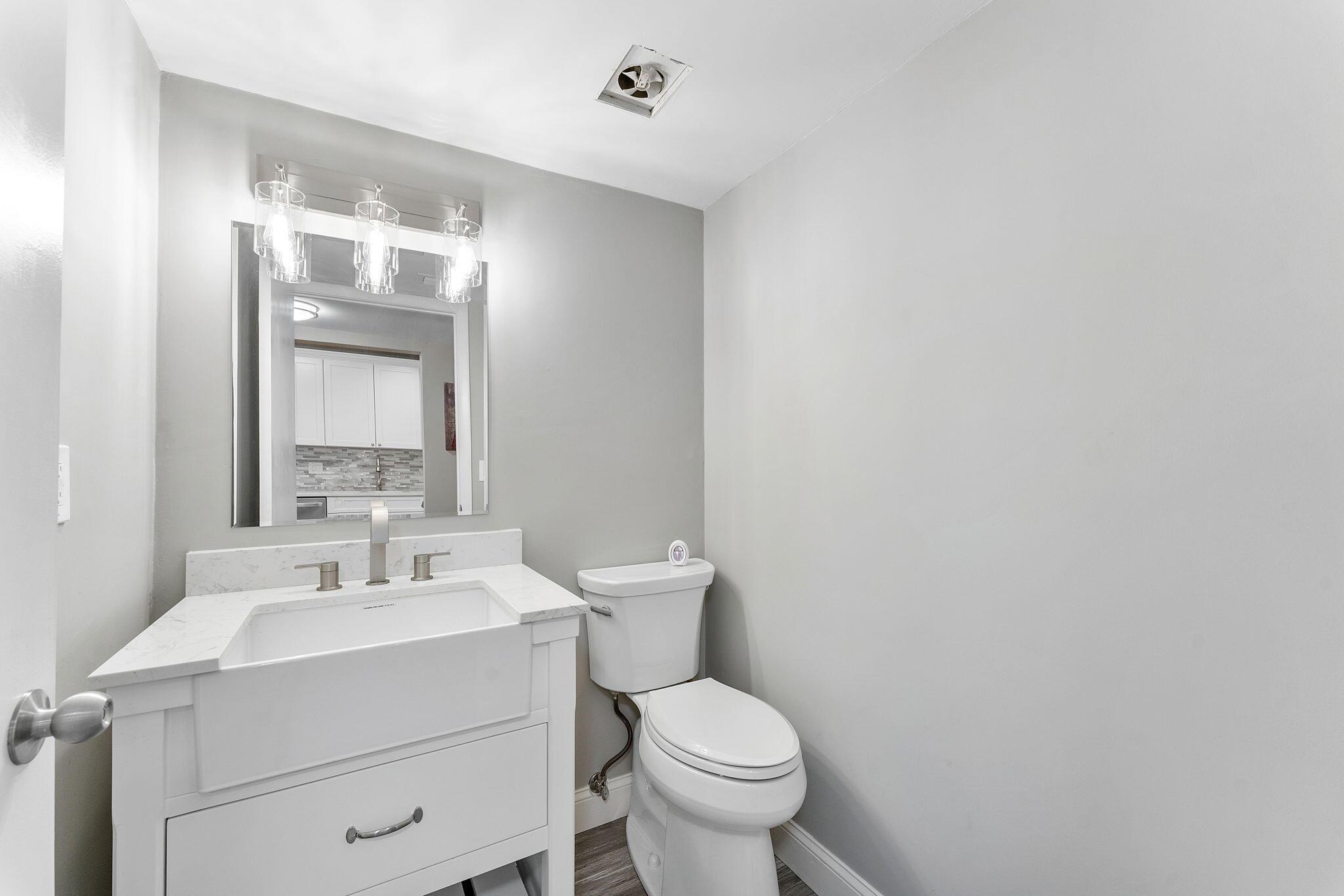 GOLDEN LAKES VILLAGE COND - Residential