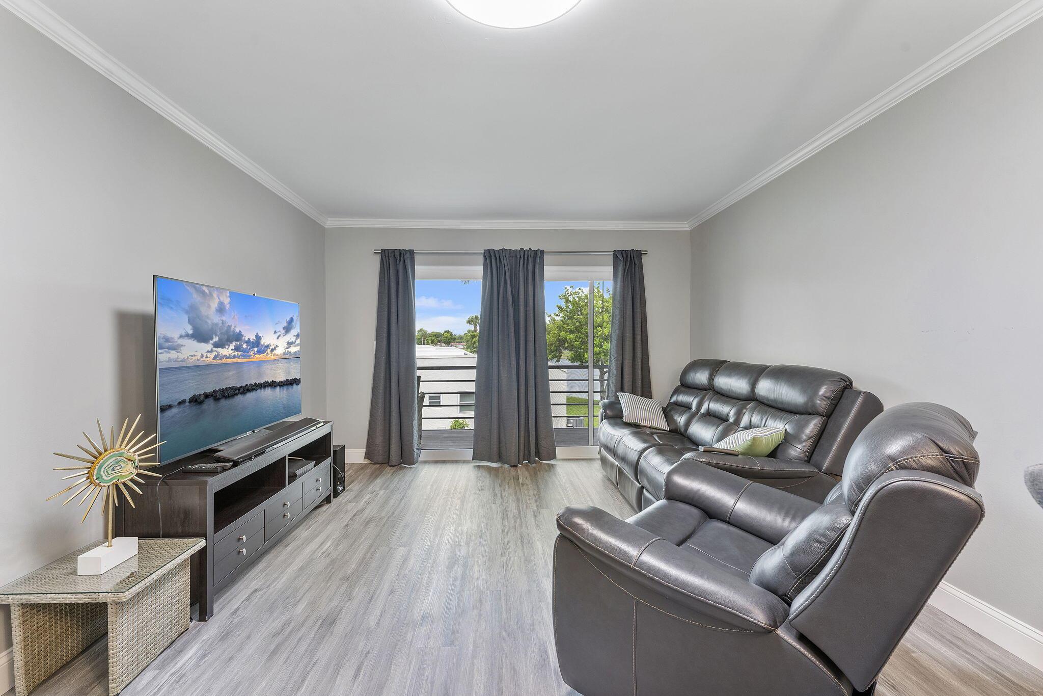 GOLDEN LAKES VILLAGE COND - Residential