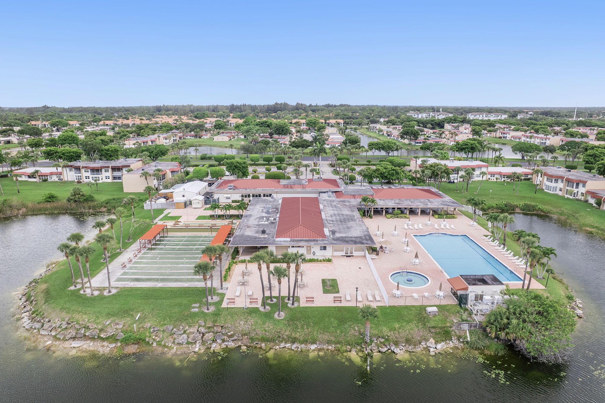 GOLDEN LAKES VILLAGE COND - Residential