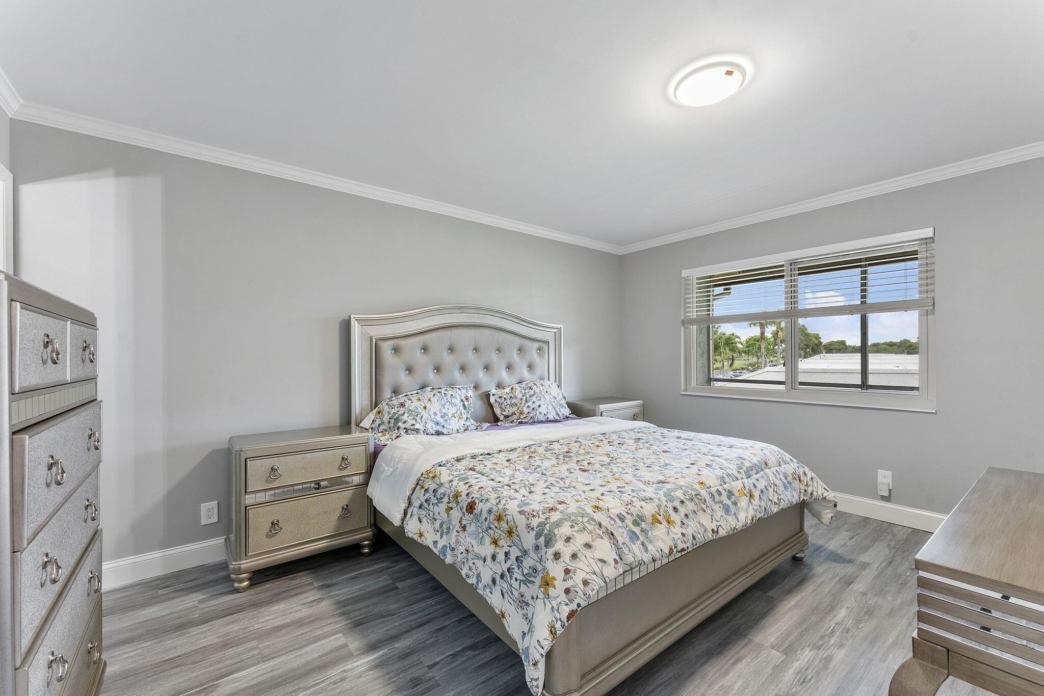 GOLDEN LAKES VILLAGE COND - Residential