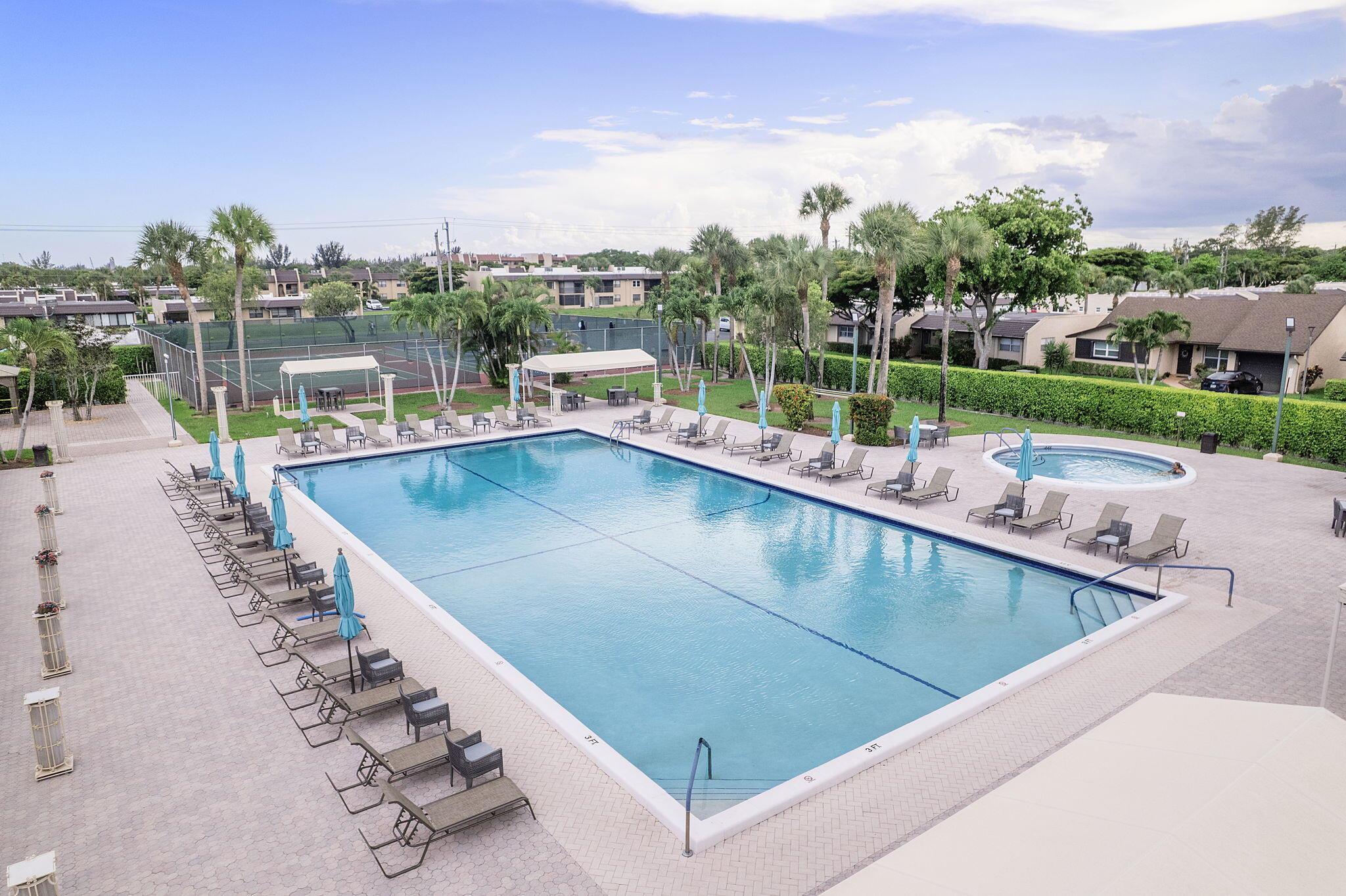 GOLDEN LAKES VILLAGE COND - Residential