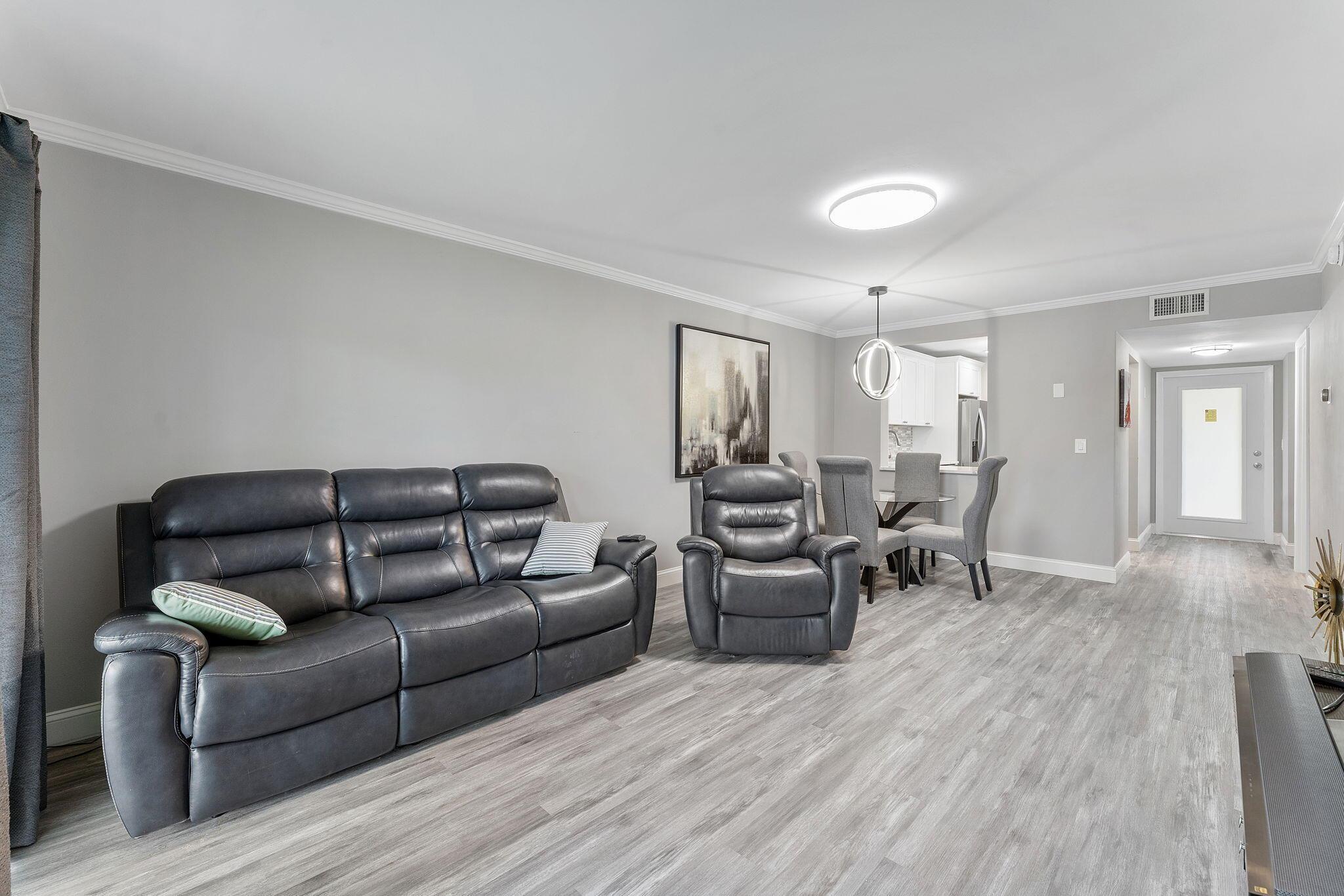 GOLDEN LAKES VILLAGE COND - Residential