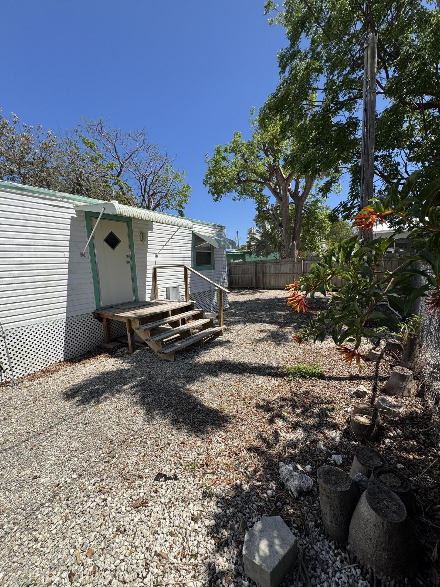 KEY LARGO MOBILE HOMESITE PLAT #3 - Residential Lease