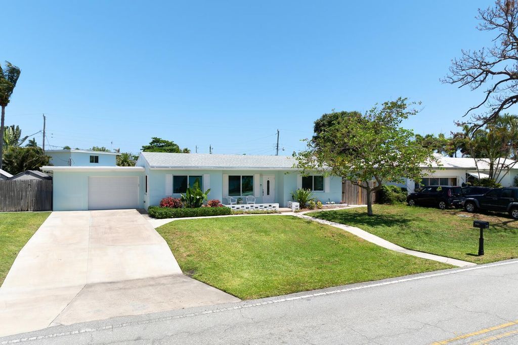 Photo of 5920 Lake Osborne Drive, Lake Worth, FL 33461 (MLS # R11090171)