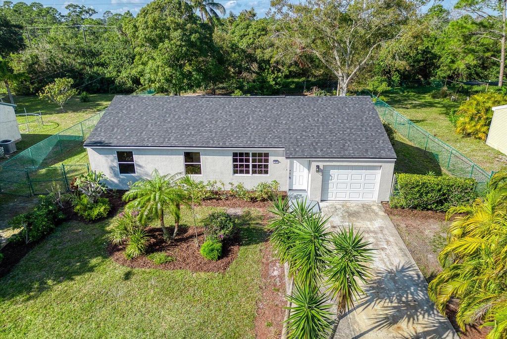 Photo of 139 Harris Drive, Sebastian, FL 32958 (MLS # R11048274)