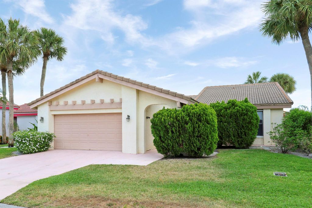 Photo of 5695 Lakeview Mews Drive, Boynton Beach, FL 33437 (MLS # R11137687)