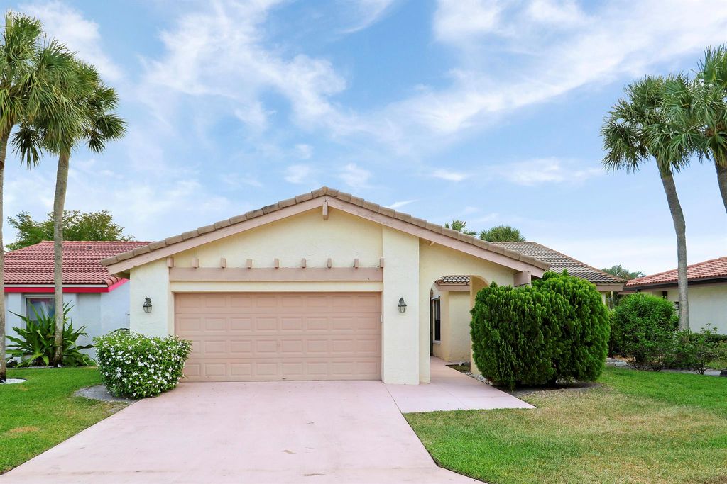 Photo of 5695 Lakeview Mews Drive, Boynton Beach, FL 33437 (MLS # R11137687)