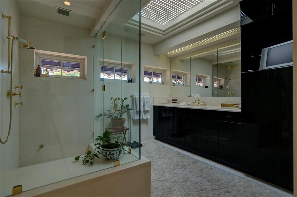 Del Lago Isle 42-2 B - Residential