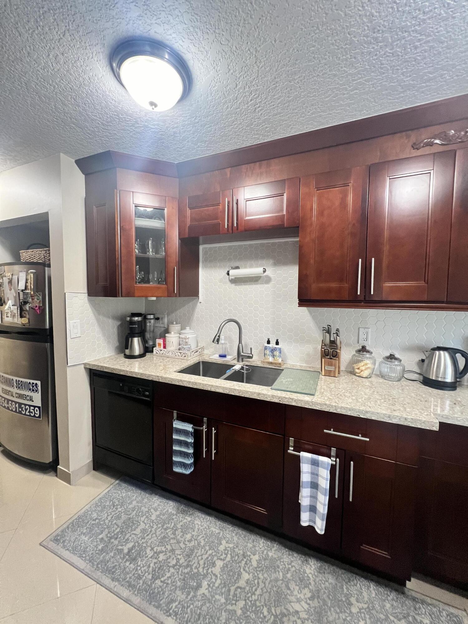 BLUE LAKE APTS CONDO - Residential Lease