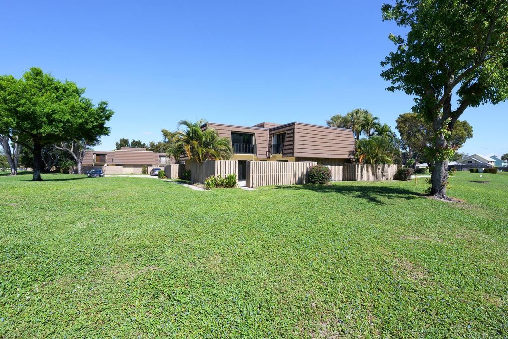 Photo of 319 3rd Court, Palm Beach Gardens, FL 33410 (MLS # R11067329)