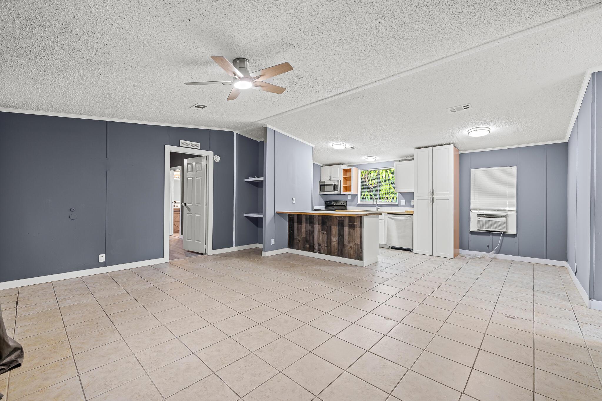 10592 Sandalfoot Boulevard W