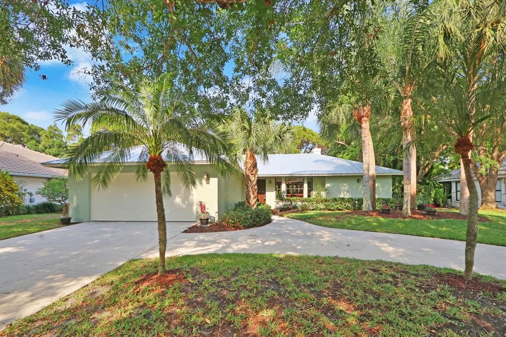 Photo of 18618 Lake Bend Drive, Jupiter, FL 33458 (MLS # R10707853)