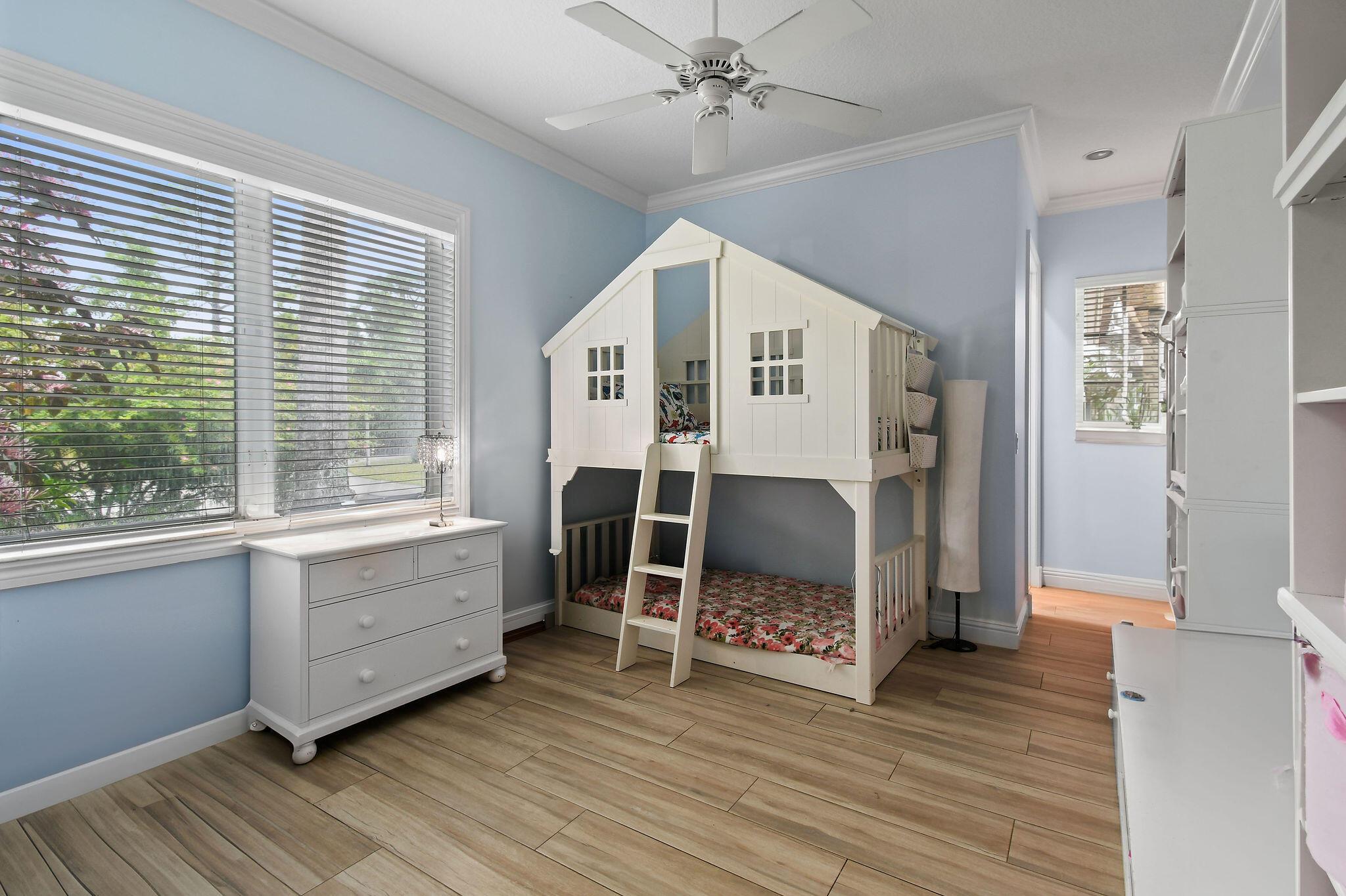 821015 Island Country - Residential