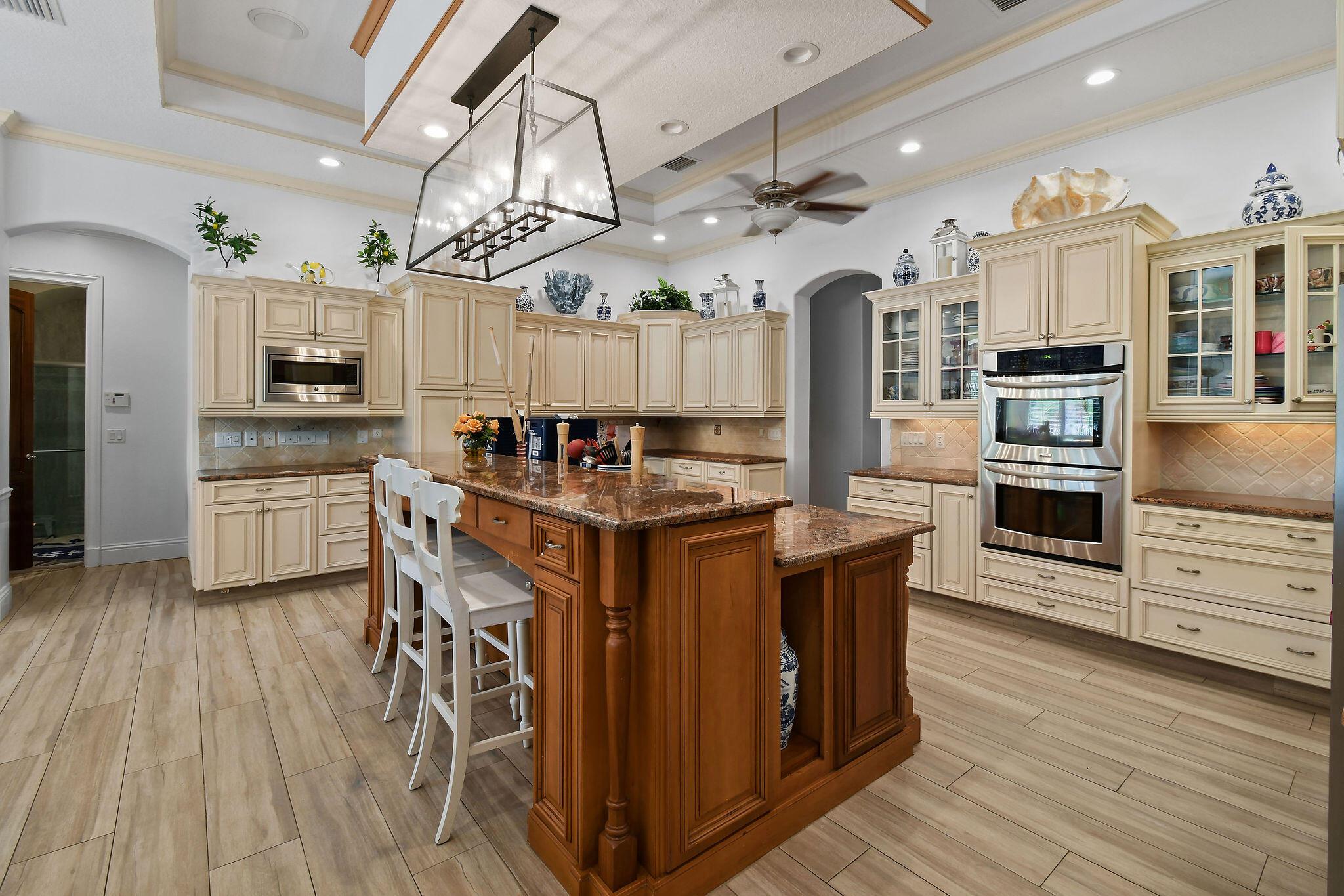 821015 Island Country - Residential