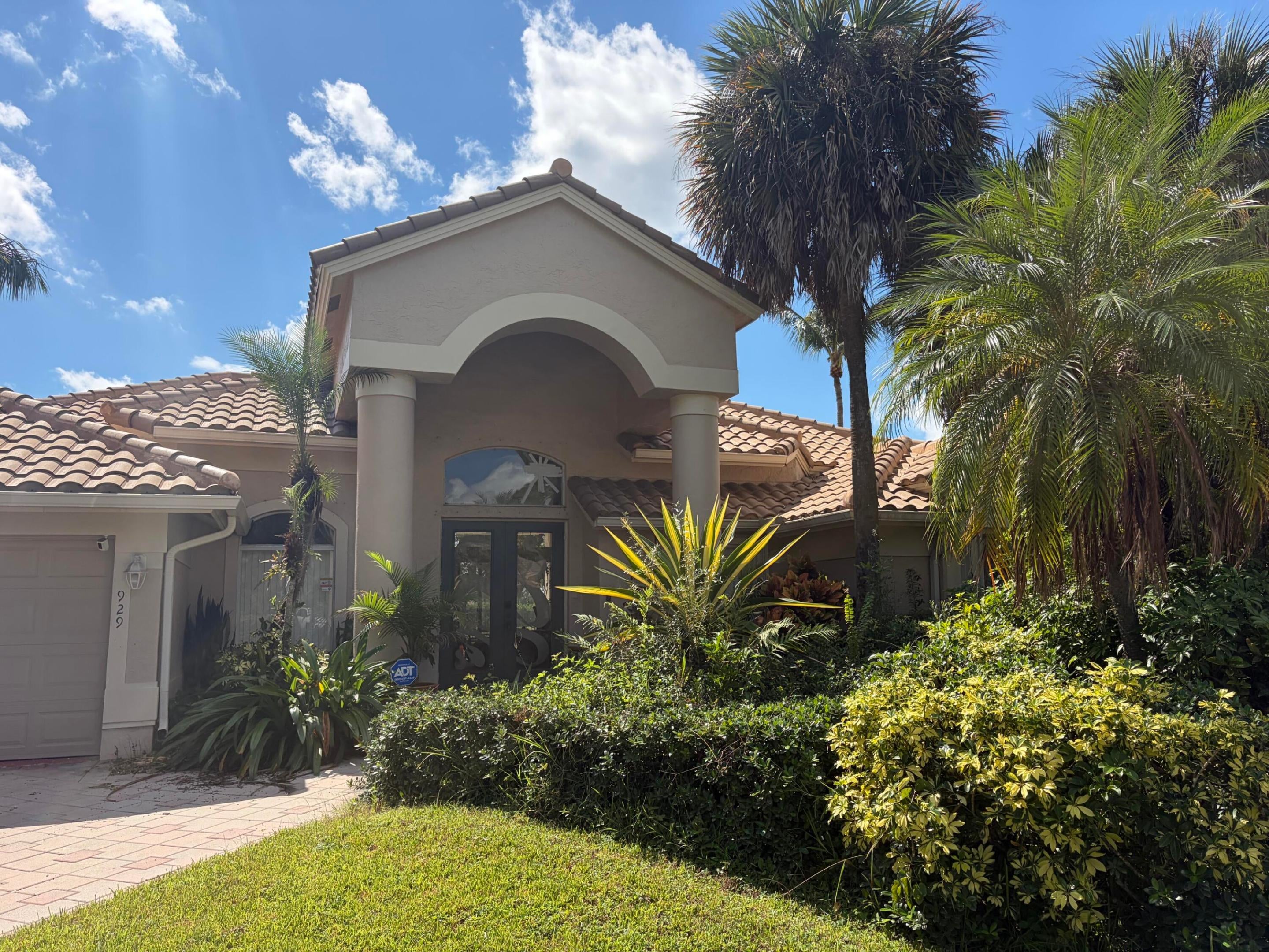 Properties 929 CEDAR COVE Road