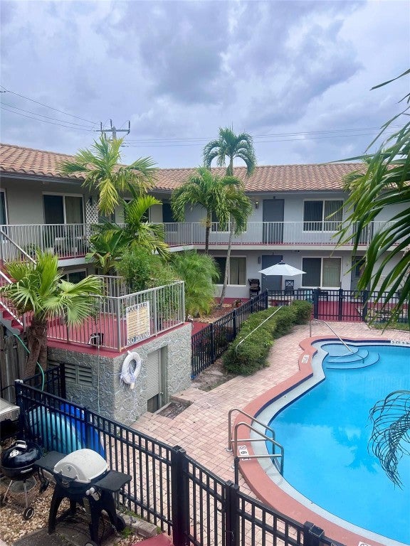 Photo of 915 SE 22nd Avenue #7, Pompano Beach, FL 33062 (MLS # F10526499)