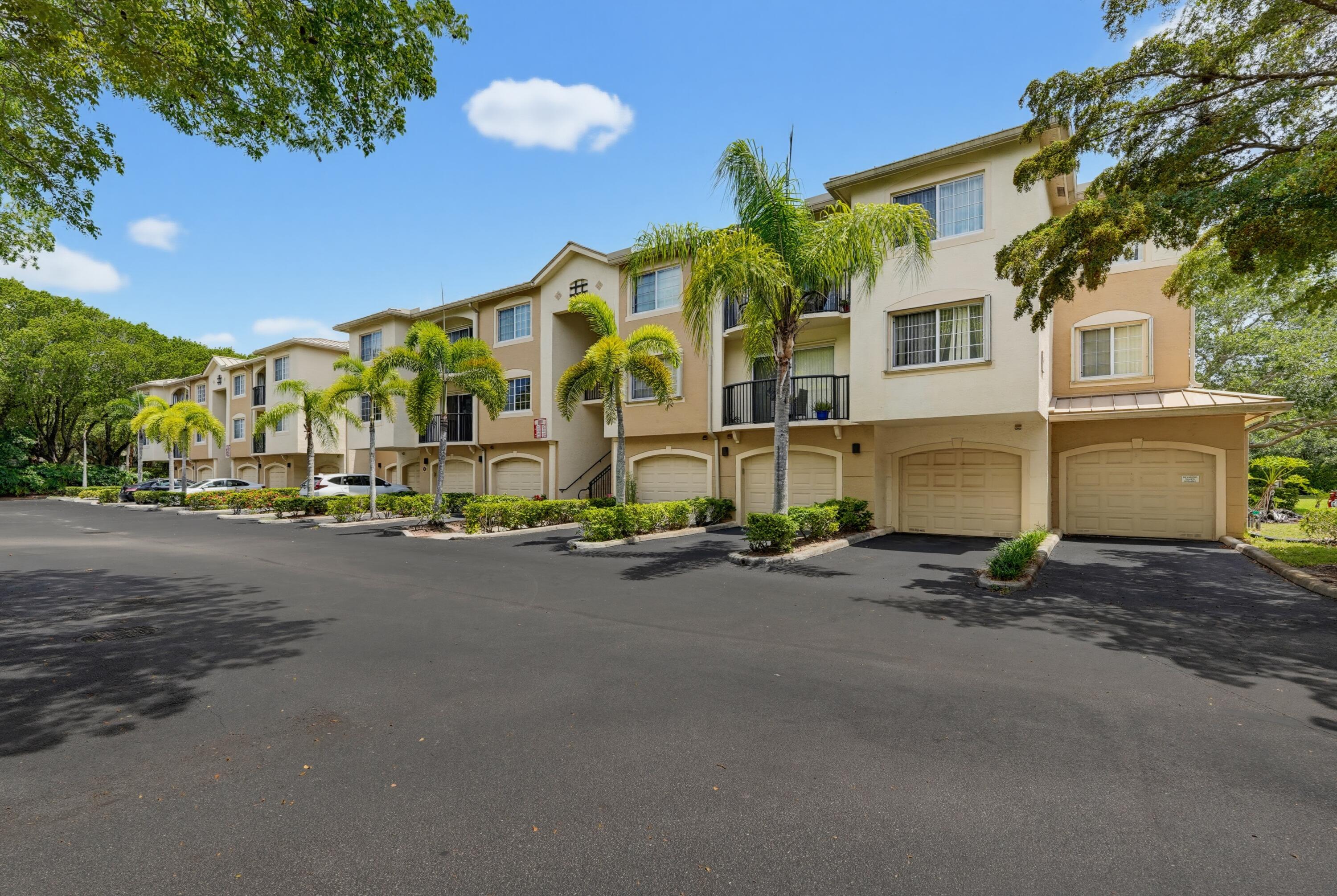 400 N Crestwood Ct Court N 417, Royal Palm Beach FL 33411