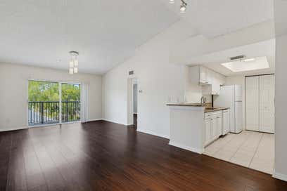 400 N Crestwood Ct Court N 417 Royal Palm Beach FL 33411