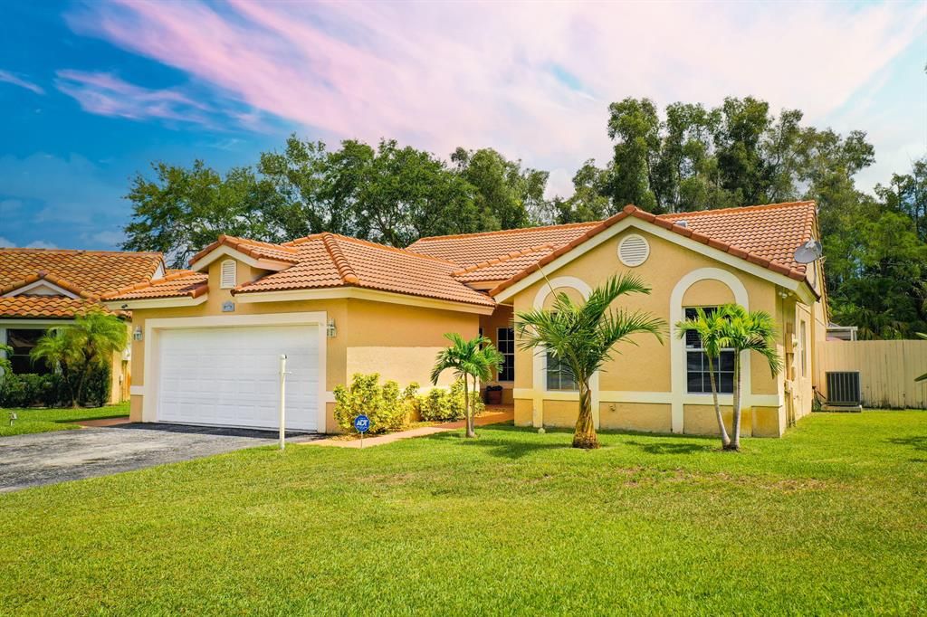 Photo of 1190 New Parkview Place Haverhill, West Palm Beach, FL 33417 (MLS # R10713506)