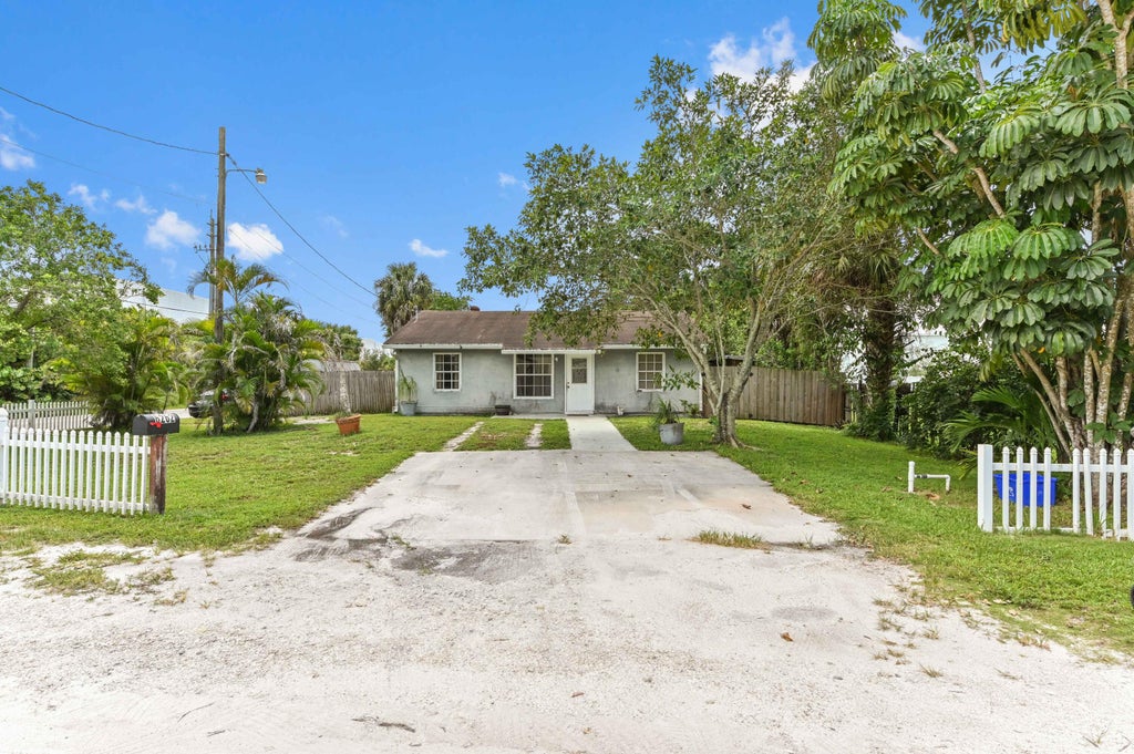 Photo of 6262 Bishoff Road, West Palm Beach, FL 33413 (MLS # R11110090)