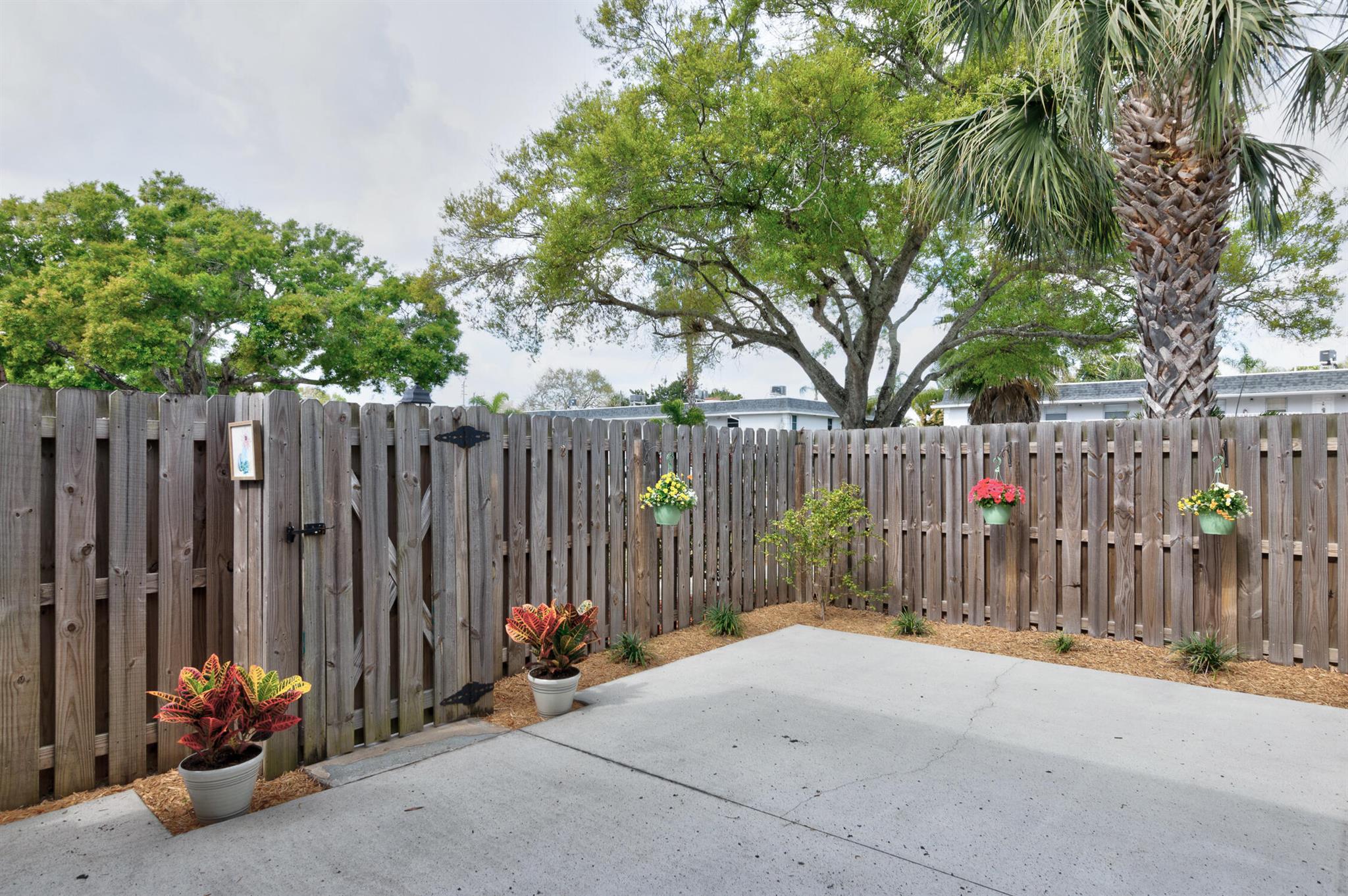 TROPIC GROVES VILLAS J - Residential