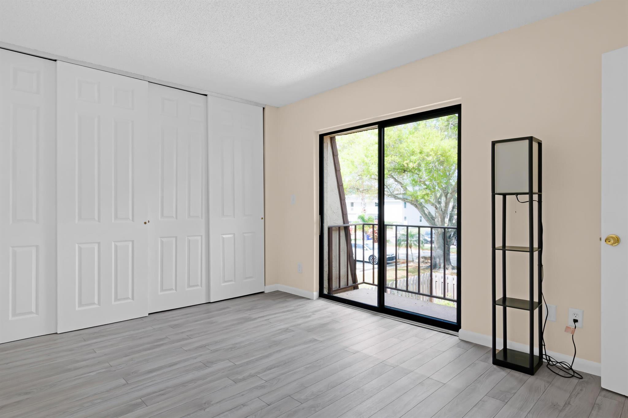 TROPIC GROVES VILLAS J - Residential