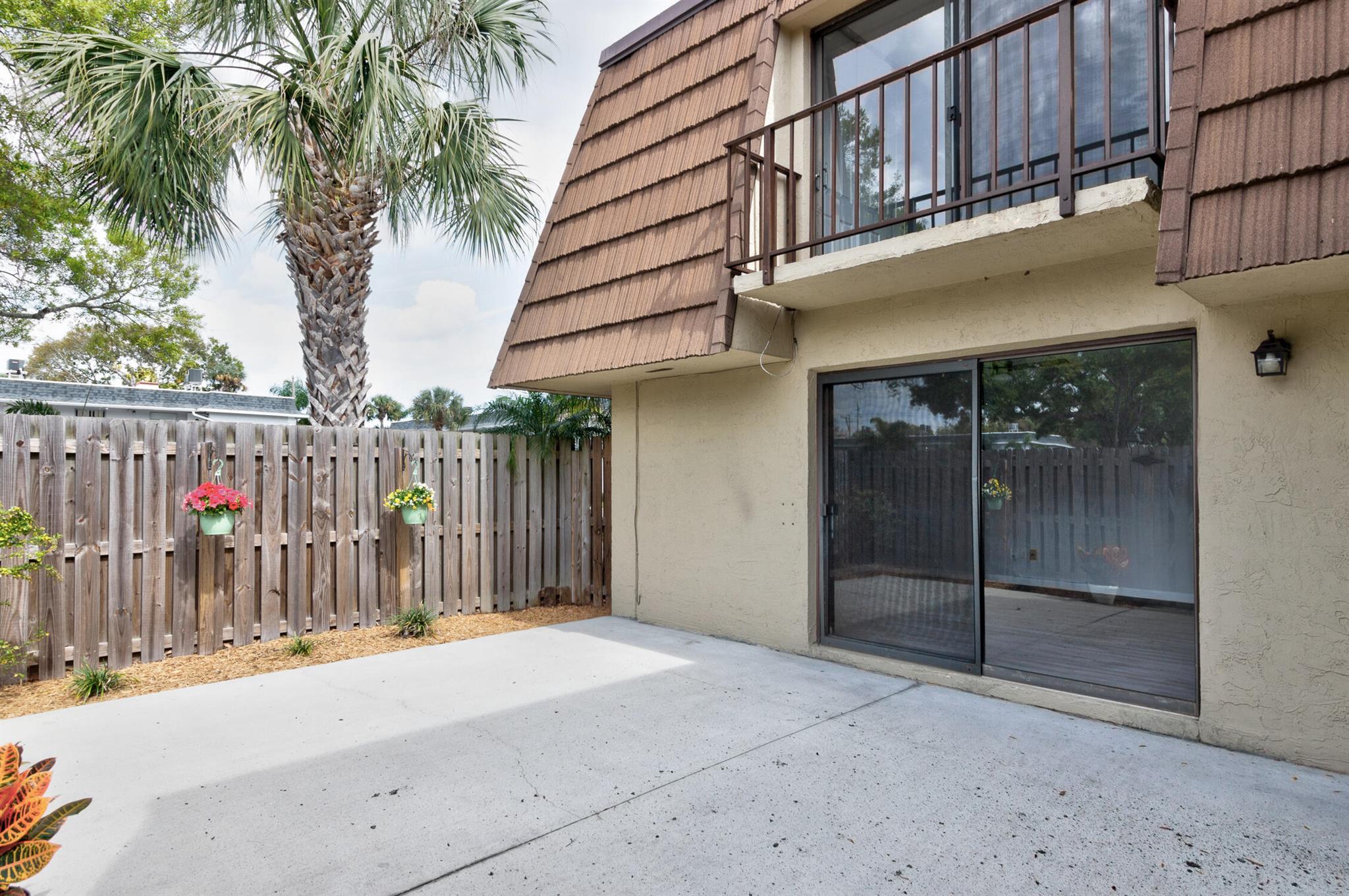 TROPIC GROVES VILLAS J - Residential