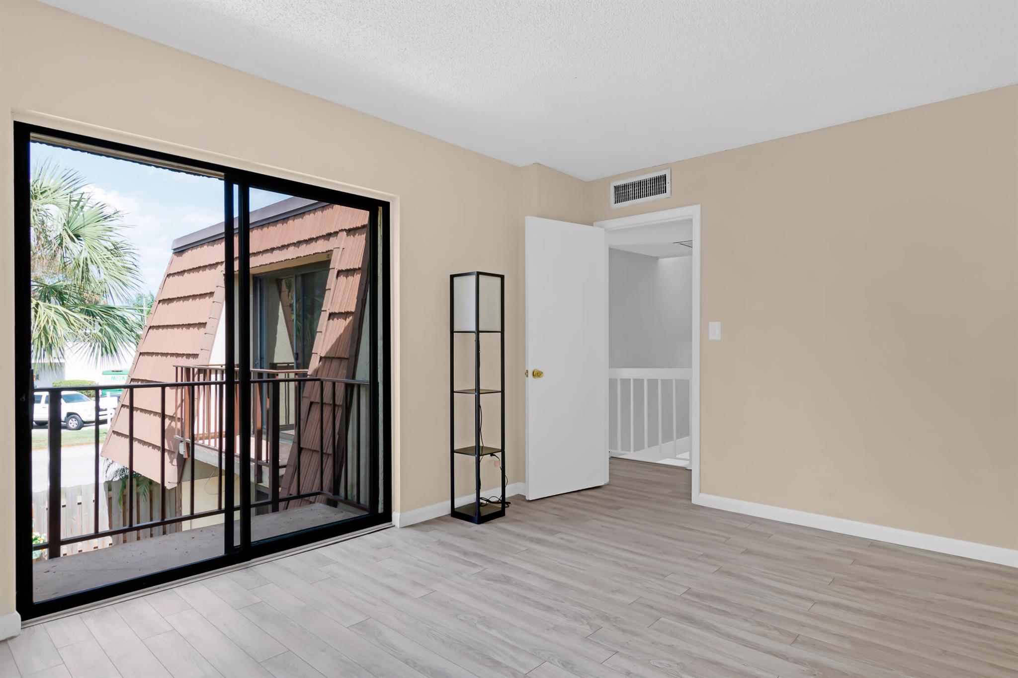 TROPIC GROVES VILLAS J - Residential