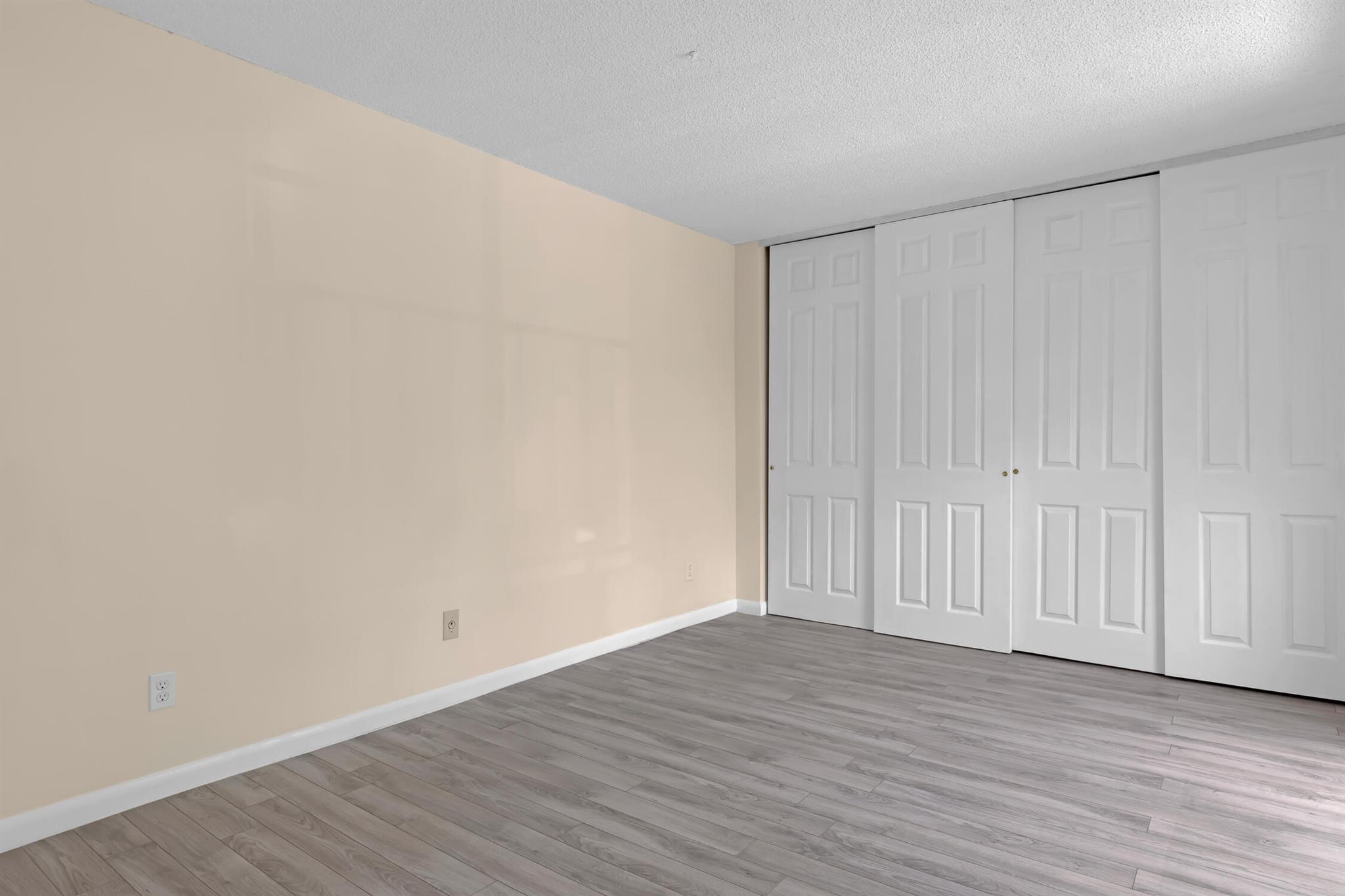 TROPIC GROVES VILLAS J - Residential