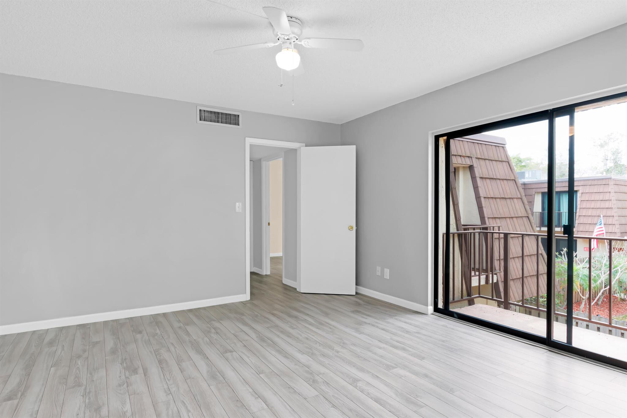 TROPIC GROVES VILLAS J - Residential