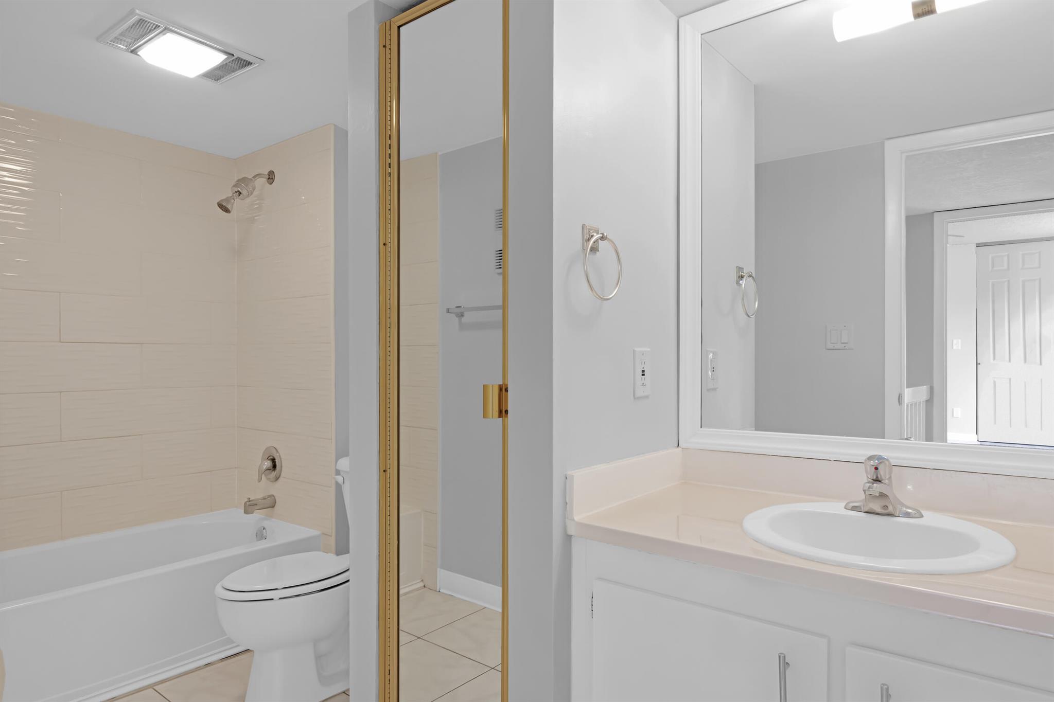 TROPIC GROVES VILLAS J - Residential