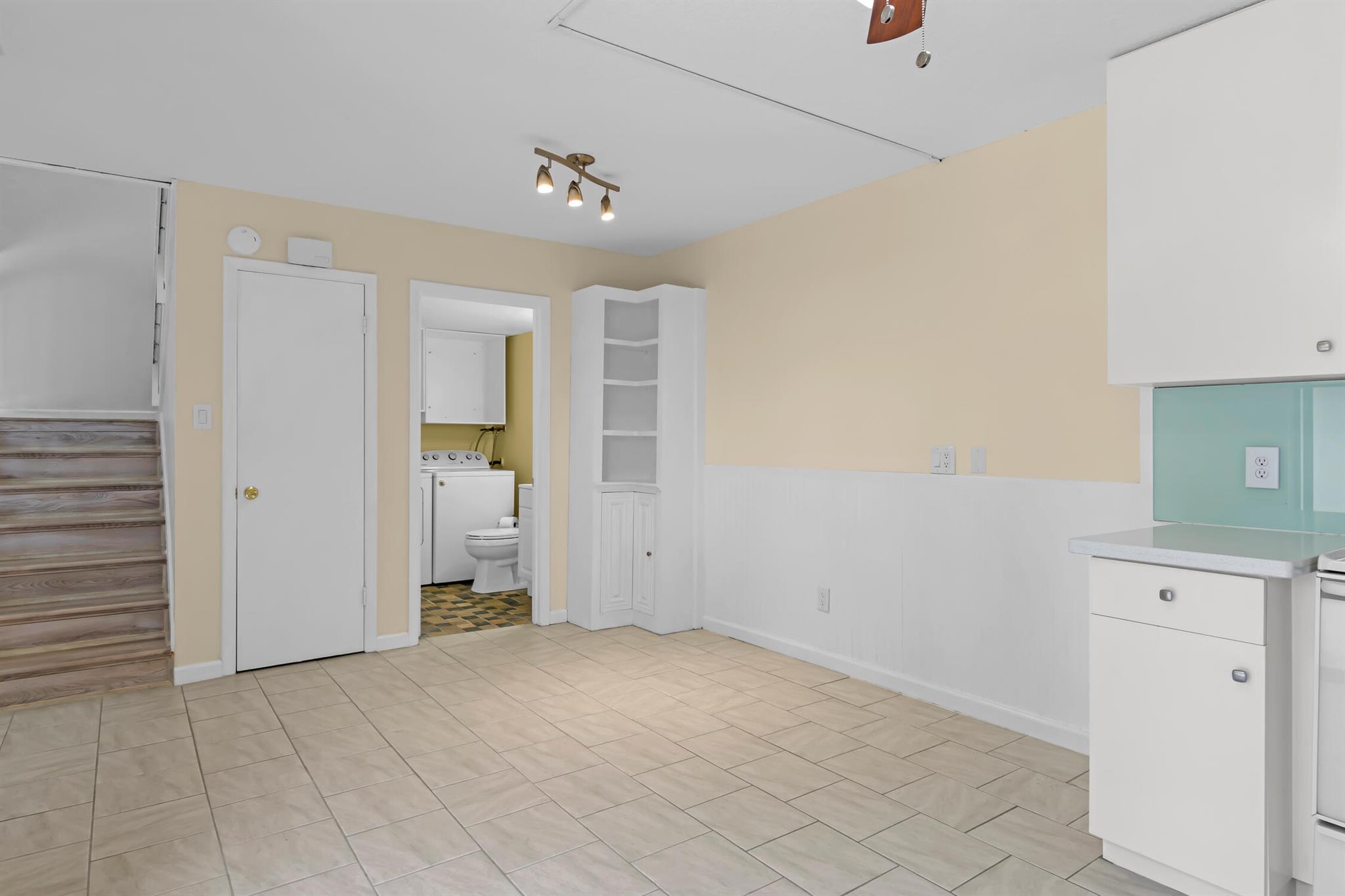 TROPIC GROVES VILLAS J - Residential